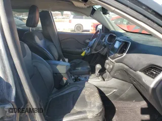 2018 Jeep Cherokee Latitude Plus with VIN 1C4PJLLX0JD584108, listed as a Copart auction lot 47093205 with 62,208 mi miles and Salvage Title. Bid and sale history available at carsss.com. Image 7.