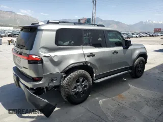 2024 Lexus GX 550 Premium z VIN JTJTBCDX5R5008785, wystawiony jako Copart lot #56320615 z przebiegiem 9 000 mil mil oraz Szkoda całkowita • Salvage title. Historia ofert i sprzedaży dostępna na DreamBid. Obrazek 3.