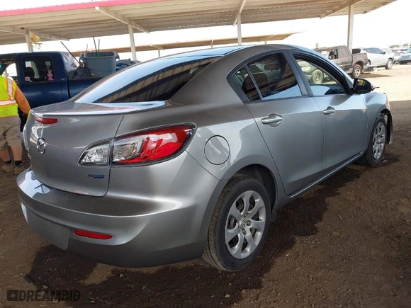 2013 Mazda Mazda3 i Sport with VIN JM1BL1UP0D1785195, listed as a IAAI auction lot 41916060 with 113,611 mi miles. Bid and sale history available at carsss.com. Image 4.