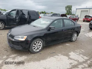 2012 Volkswagen Jetta SE с VIN 3VWDP7AJ8CM107177, выставлен на аукционе Copart как лот 57235825 с пробегом 99 793 миль миль и Списание • Salvage title. История ставок и продаж доступна на DreamBid. Изображение 1.