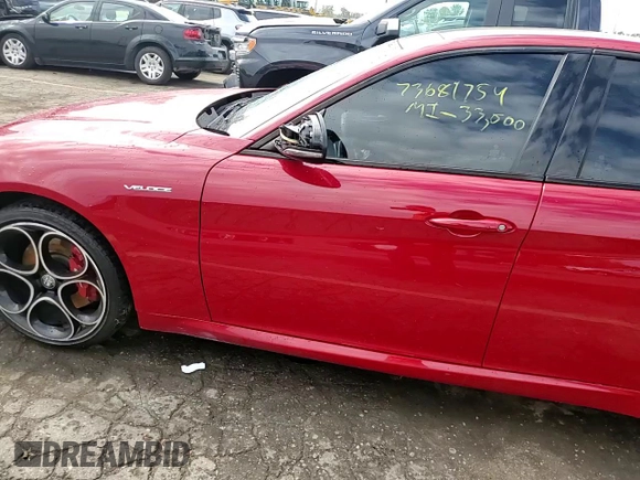 2022 Alfa Romeo Giulia Veloce z VIN ZARFANBN8N7665049, wystawiony jako Copart lot #73681754 z przebiegiem 33 500 mil mil oraz Nie do naprawy • Non repairable. Historia ofert i sprzedaży dostępna na DreamBid. Obrazek 14.