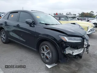 2025 Honda HR-V EX-L z VIN 3CZRZ1H74SM714258, wystawiony jako IAAI lot #42125725 z przebiegiem Nie podano mil oraz . Historia ofert i sprzedaży dostępna na DreamBid. Obrazek 1.