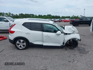 2019 Volvo XC40 Momentum z VIN YV4AC2HK7K2107905, wystawiony jako IAAI lot #40556146 z przebiegiem Nie podano mil oraz . Historia ofert i sprzedaży dostępna na DreamBid. Obrazek 12.