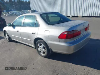 1998 Honda Accord EX z VIN 1HGCG6674WA107380, wystawiony jako IAAI lot #41265496 z przebiegiem 161 006 mil mil oraz . Historia ofert i sprzedaży dostępna na DreamBid. Obrazek 3.