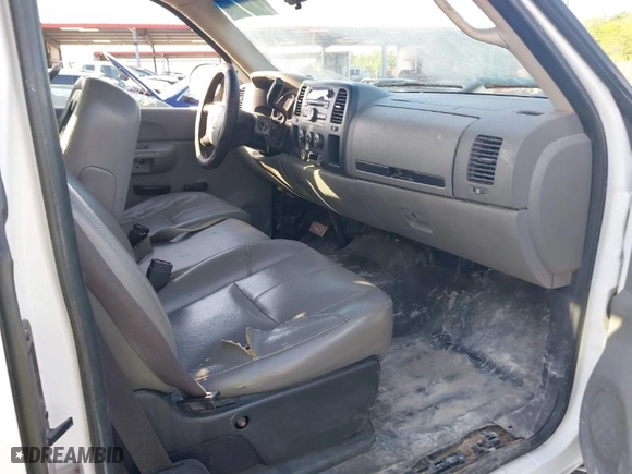 2008 Chevrolet Silverado 1500 Work Truck with VIN 1GCEC19C38Z328052, listed as a IAAI auction lot 42021879 with 321,527 mi miles. Bid and sale history available at carsss.com. Image 5.