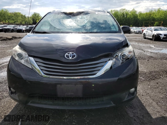 2014 Toyota Sienna Limited z VIN 5TDDK3DC5ES086024, wystawiony jako Copart lot #56299555 z przebiegiem 136 876 mil mil oraz Szkoda całkowita • Salvage title. Historia ofert i sprzedaży dostępna na DreamBid. Obrazek 5.