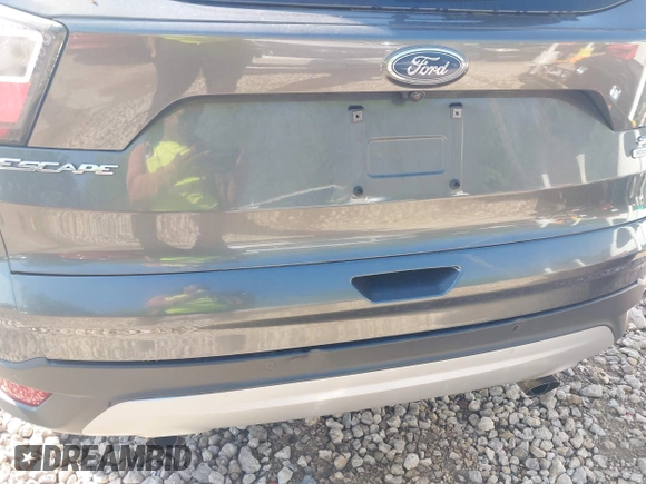 2017 Ford Escape SE with VIN 1FMCU0GD7HUA38402, listed as a IAAI auction lot 41964197 with 205,577 mi miles. Bid and sale history available at carsss.com. Image 6.