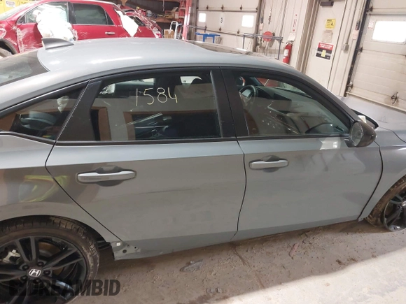 2025 Honda Civic Si with VIN 2HGFE1E5XSH474804, listed as a IAAI auction lot 41931584 with 2,520 mi miles and . Bid and sale history available at DreamBid. Image 13.