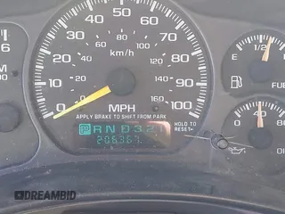 2000 GMC New Sierra 1500 SL with VIN 2GTEC19V6Y1136571, listed as a IAAI auction lot 41043650 with 206,367 mi miles. Bid and sale history available at carsss.com. Image 15.