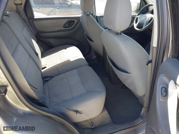 2005 Ford Escape XLT with VIN 1FMYU03175KD53760, listed as a IAAI auction lot 41755984 with 158,704 mi miles. Bid and sale history available at carsss.com. Image 8.