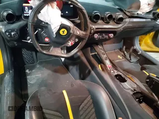 2014 Ferrari F12 z VIN ZFF74UHT5E0203242, wystawiony jako Copart lot #39032483 z przebiegiem 7926 mil mil oraz Szkody całkowita. Historia ofert i sprzedaży dostępna na DreamBid. Obrazek 8.