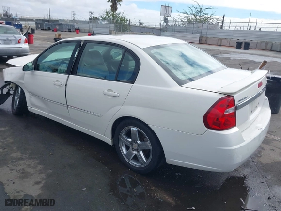 2007 Chevrolet Malibu LTZ with VIN 1G1ZU57N77F175100, listed as a IAAI auction lot 41528438 with 209,215 mi miles. Bid and sale history available at carsss.com. Image 3.