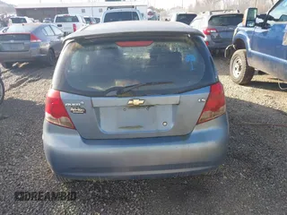 2007 Chevrolet Aveo LS z VIN KL1TD666X7B728902, wystawiony jako IAAI lot #40950124 z przebiegiem Nie podano mil oraz . Historia ofert i sprzedaży dostępna na DreamBid. Obrazek 16.
