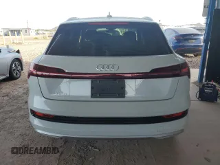 2019 Audi e-tron Prestige z VIN WA1VAAGEXKB014256, wystawiony jako Copart lot #51510555 z przebiegiem 13 692 mil mil oraz Szkoda całkowita • Salvage title. Historia ofert i sprzedaży dostępna na DreamBid. Obrazek 6.