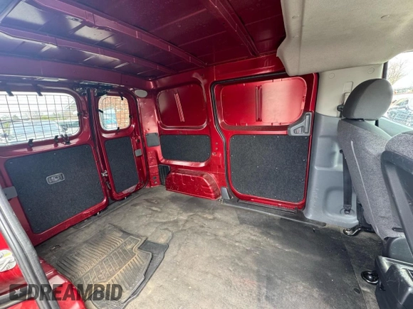 2018 Nissan NV200 SV z VIN 3N6CM0KN1JK70221, wystawiony jako Copart lot #57728825 z przebiegiem 177 867 mil mil oraz Tytuł czysty. Historia ofert i sprzedaży dostępna na DreamBid. Obrazek 6.