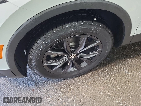 2024 Volkswagen Tiguan SE с VIN 3VV3B7AX0RM096462, выставлен на аукционе IAAI как лот 42844462 с пробегом 33 442 миль миль и . История ставок и продаж доступна на DreamBid. Изображение 43.