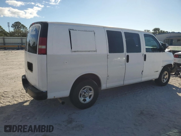 2003 Chevrolet Express Cargo with VIN 1GCFG25T931225679, listed as a Copart auction lot 82352764 with 250,164 mi miles and Clean Title. Bid and sale history available at DreamBid. Image 3.