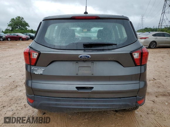 2019 Ford Escape S z VIN 1FMCU0F75KUA87696, wystawiony jako Copart lot #56312775 z przebiegiem 84 472 mil mil oraz Szkoda całkowita • Salvage title. Historia ofert i sprzedaży dostępna na DreamBid. Obrazek 6.