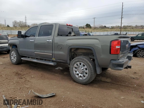2018 GMC Sierra 2500HD Denali z VIN 1GT12UEY4JF128650, wystawiony jako Copart lot #51102895 z przebiegiem 131 010 mil mil oraz Szkoda całkowita • Salvage title. Historia ofert i sprzedaży dostępna na DreamBid. Obrazek 2.