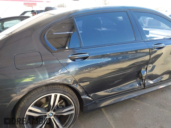 2019 BMW 7 Series 740i with VIN WBA7E2C53KB218375, listed as a IAAI auction lot 42008827 with 61,337 mi miles and . Bid and sale history available at DreamBid. Image 6.