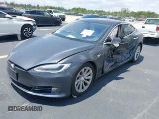 2017 Tesla Model S 60 с VIN 5YJSA1E10HF220006, выставлен на аукционе IAAI как лот 42190629 с пробегом 64 350 миль миль и . История ставок и продаж доступна на DreamBid. Изображение 2.