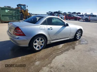 2001 Mercedes-Benz SLK 230 Kompressor z VIN WDBKK49F11F220665, wystawiony jako Copart lot #88078025 z przebiegiem 67 564 mil mil oraz Szkoda całkowita • Salvage title. Historia ofert i sprzedaży dostępna na DreamBid. Obrazek 3.