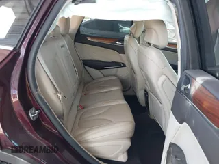 2019 Lincoln MKC Select z VIN 5LMCJ2C92KUL17640, wystawiony jako IAAI lot #41981742 z przebiegiem 58 677 mil mil oraz . Historia ofert i sprzedaży dostępna na DreamBid. Obrazek 8.