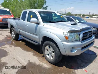 2007 Toyota Tacoma PreRunner z VIN 5TETU62N77Z467553, wystawiony jako IAAI lot #42390524 z przebiegiem 25 742 mil mil oraz . Historia ofert i sprzedaży dostępna na DreamBid. Obrazek 1.
