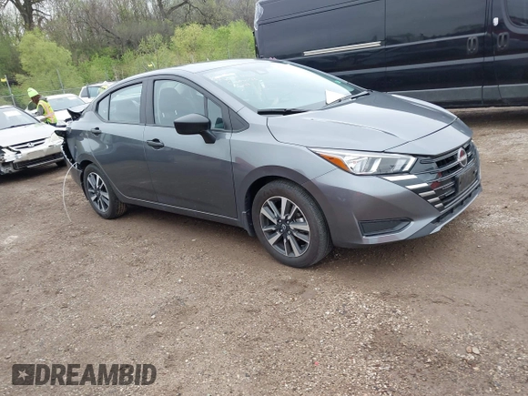 2024 Nissan Versa S с VIN 3N1CN8DVXRL895275, выставлен на аукционе IAAI как лот 42161114 с пробегом 16 140 миль миль и . История ставок и продаж доступна на DreamBid. Изображение 1.