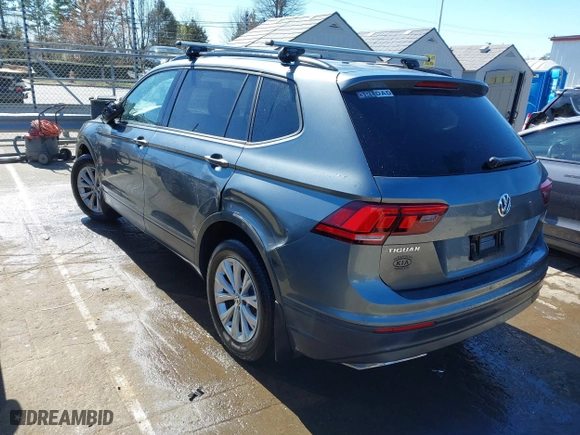 2018 Volkswagen Tiguan S with VIN 3VV1B7AX3JM058106, listed as a IAAI auction lot 41733458 with 164,268 mi miles. Bid and sale history available at carsss.com. Image 3.