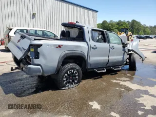 2022 Nissan Frontier SV z VIN 1N6ED1EJ5NN606807, wystawiony jako Copart lot #53356235 z przebiegiem Nie podano mil oraz Nie do naprawy • Non repairable. Historia ofert i sprzedaży dostępna na DreamBid. Obrazek 3.