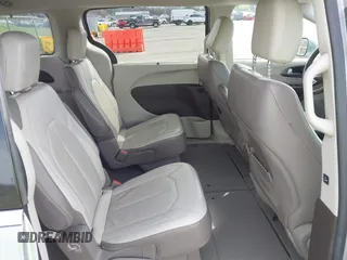 2017 Chrysler Pacifica Touring L z VIN 2C4RC1BG2HR503660, wystawiony jako IAAI lot #41856205 z przebiegiem 78 913 mil mil oraz . Historia ofert i sprzedaży dostępna na DreamBid. Obrazek 8.