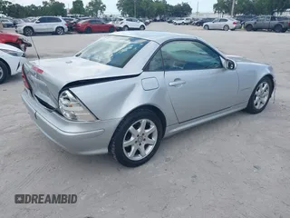 2003 Mercedes-Benz SLK 230 Kompressor с VIN WDBKK49F43F277168, выставлен на аукционе IAAI как лот 42388576 с пробегом 68 390 миль миль и . История ставок и продаж доступна на DreamBid. Изображение 4.