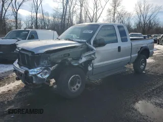 2002 Ford Super Duty F-250 XL with VIN 1FTNX21L02EA69976, listed as a Copart auction lot 86349284 with 120,693 mi miles and Salvage Title. Bid and sale history available at carsss.com. Image 1.