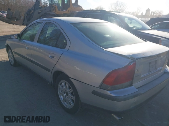 2004 Volvo S60 with VIN YV1RS59V942385429, listed as a IAAI auction lot 41659823 with 187,327 mi miles. Bid and sale history available at carsss.com. Image 3.