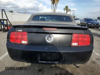 2008 Ford Mustang Deluxe z VIN 1ZVHT84N185177814, wystawiony jako Copart lot #51539775 z przebiegiem 147 380 mil mil oraz Czysty tytuł • Clean title. Historia ofert i sprzedaży dostępna na DreamBid. Obrazek 6.