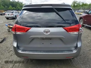 2011 Toyota Sienna XLE AAS z VIN 5TDYK3DC1BS165154, wystawiony jako Copart lot #57044235 z przebiegiem 232 461 mil mil oraz Szkoda całkowita • Salvage title. Historia ofert i sprzedaży dostępna na DreamBid. Obrazek 6.