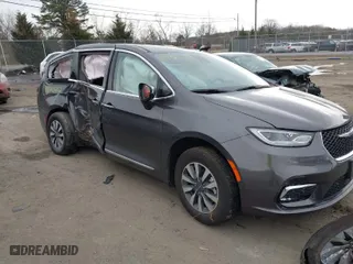 2023 Chrysler Pacifica Hybrid Limited with VIN 2C4RC1S70PR502988, listed as a IAAI auction lot 41690262 with 21,246 mi miles. Bid and sale history available at carsss.com. Image 1.