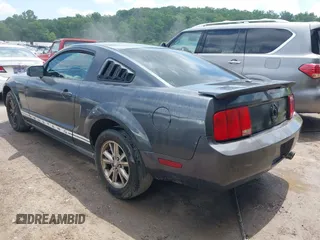 2007 Ford Mustang Deluxe z VIN 1ZVFT80N375329801, wystawiony jako IAAI lot #42198968 z przebiegiem 185 760 mil mil oraz . Historia ofert i sprzedaży dostępna na DreamBid. Obrazek 3.