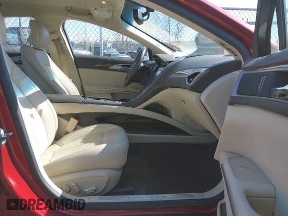 2013 Lincoln MKZ z VIN 3LN6L2G92DR825914, wystawiony jako IAAI lot #42020442 z przebiegiem 120 558 mil mil oraz . Historia ofert i sprzedaży dostępna na DreamBid. Obrazek 5.
