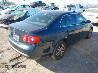 2006 Volkswagen Jetta 2.5L z VIN 3VWRF71K26M772095, wystawiony jako IAAI lot #41706041 z przebiegiem 187 007 mil mil oraz . Historia ofert i sprzedaży dostępna na DreamBid. Obrazek 4.