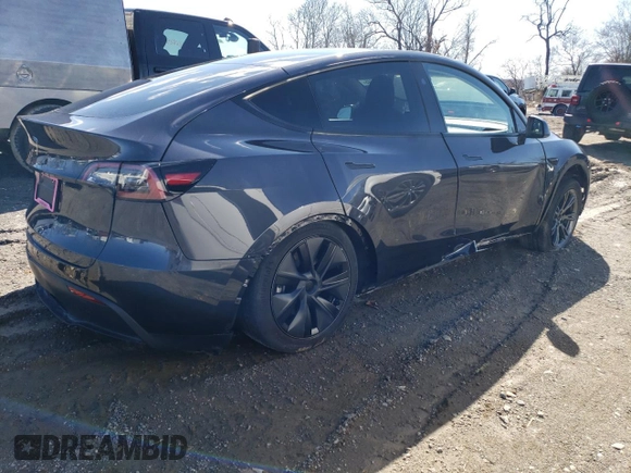 2024 Tesla Model Y with VIN 7SAYGDED3RF114643, listed as a Copart auction lot 56557075 with 3,021 mi miles and Salvage Title. Bid and sale history available at DreamBid. Image 3.