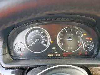 2013 BMW 5 Series 528i xDrive z VIN WBAXH5C53DDW15228, wystawiony jako Copart lot #59057115 z przebiegiem 238 230 mil mil oraz Czysty tytuł • Clean title. Historia ofert i sprzedaży dostępna na DreamBid. Obrazek 9.