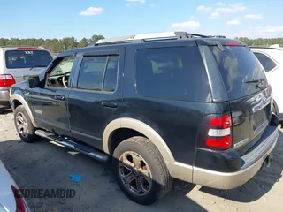 2007 Ford Explorer Eddie Bauer z VIN 1FMEU74887UA47357, wystawiony jako IAAI lot #42171969 z przebiegiem 213 934 mil mil oraz . Historia ofert i sprzedaży dostępna na DreamBid. Obrazek 14.