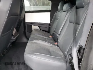 2024 Tesla Cybertruck z VIN 7G2CEHED2RA003418, wystawiony jako Copart lot #83414924 z przebiegiem Nie podano mil oraz Nie do naprawy • Non repairable. Historia ofert i sprzedaży dostępna na DreamBid. Obrazek 11.