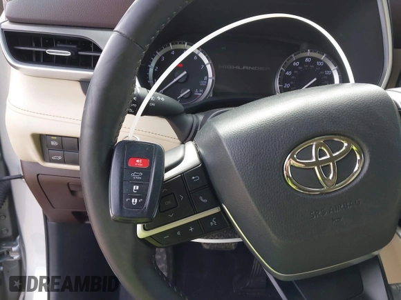 2022 Toyota Highlander XLE z VIN 5TDGZRAH8NS090208, wystawiony jako IAAI lot #41711763 z przebiegiem 64 843 mil mil oraz . Historia ofert i sprzedaży dostępna na DreamBid. Obrazek 11.