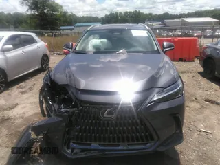 2025 Lexus NX 350h Premium z VIN 2T2GKCEZ2SC032602, wystawiony jako IAAI lot #42249293 z przebiegiem 14 346 mil mil oraz . Historia ofert i sprzedaży dostępna na DreamBid. Obrazek 12.