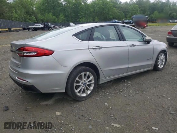 2019 Ford Fusion SE with VIN 3FA6P0LUXKR242582, listed as a Copart auction lot 55853165 with 110,138 mi miles and Clean Title. Bid and sale history available at DreamBid. Image 3.