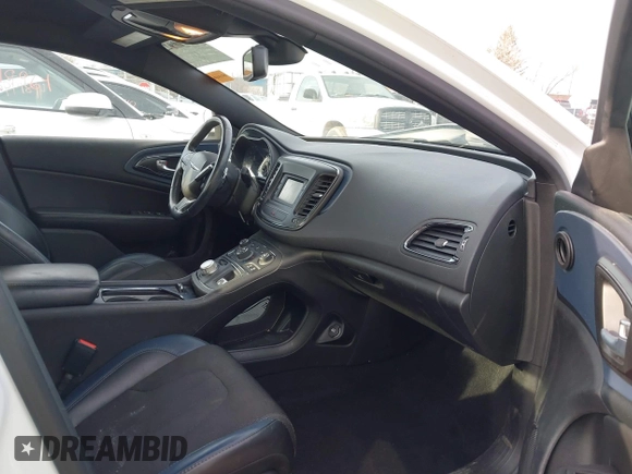 2016 Chrysler 200 S with VIN 1C3CCCBB6GN141810, listed as a IAAI auction lot 41819923 with 95,342 mi miles. Bid and sale history available at carsss.com. Image 5.