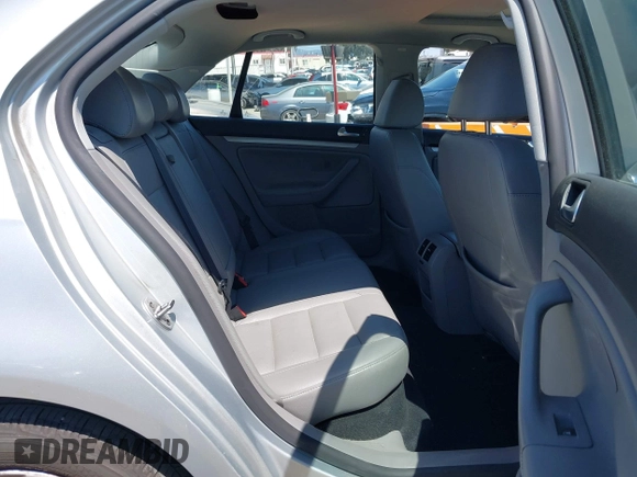 2008 Volkswagen Jetta SE with VIN 3VWRZ71K88M194577, listed as a IAAI auction lot 42406890 with 114,792 mi miles and . Bid and sale history available at DreamBid. Image 8.